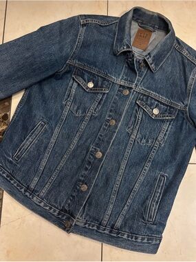 GAP Vintage Style Medium Blue Denim Jacket